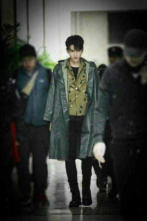 娱乐吃瓜酱雨衣男,娱乐吃瓜酱的神秘面纱 第3张 娱乐吃瓜酱雨衣男,娱乐吃瓜酱的神秘面纱 第3张